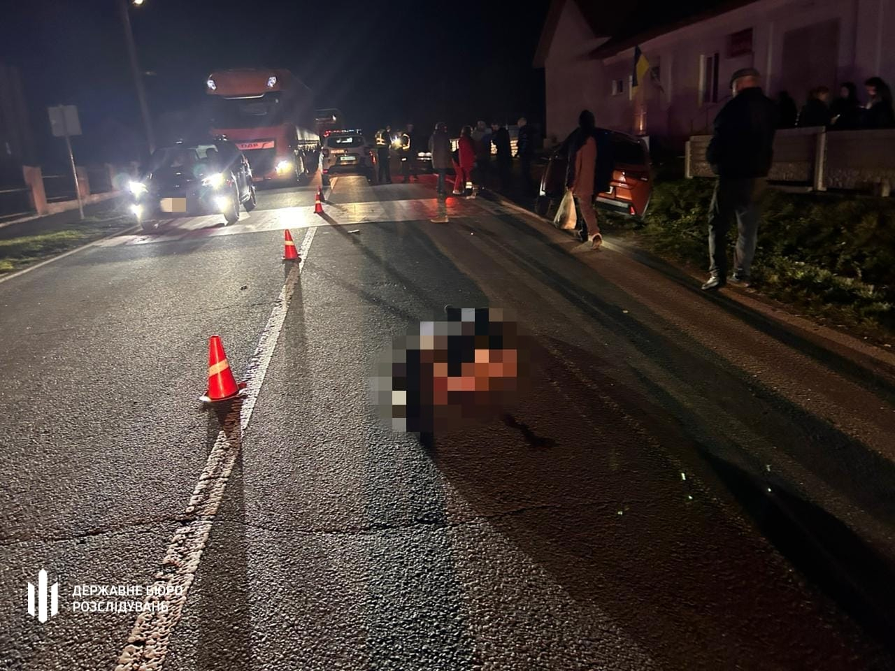 На Прикарпатті суддя збила двох людей на переході: один загинув, інший травмований - фото 2