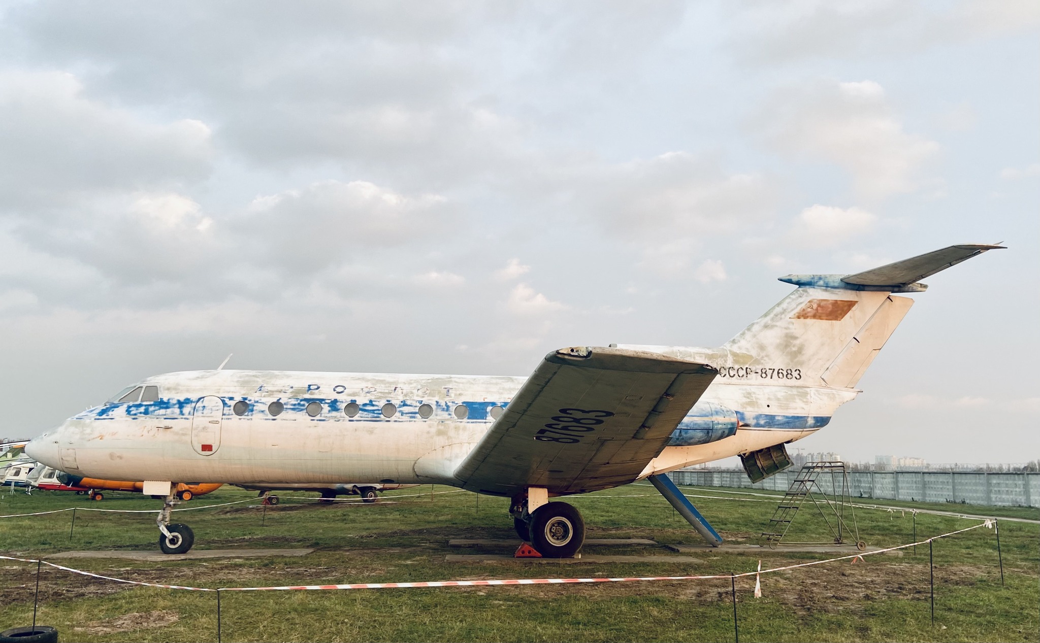 В музеї авіації ім. Антонова реставрують літак Як-40