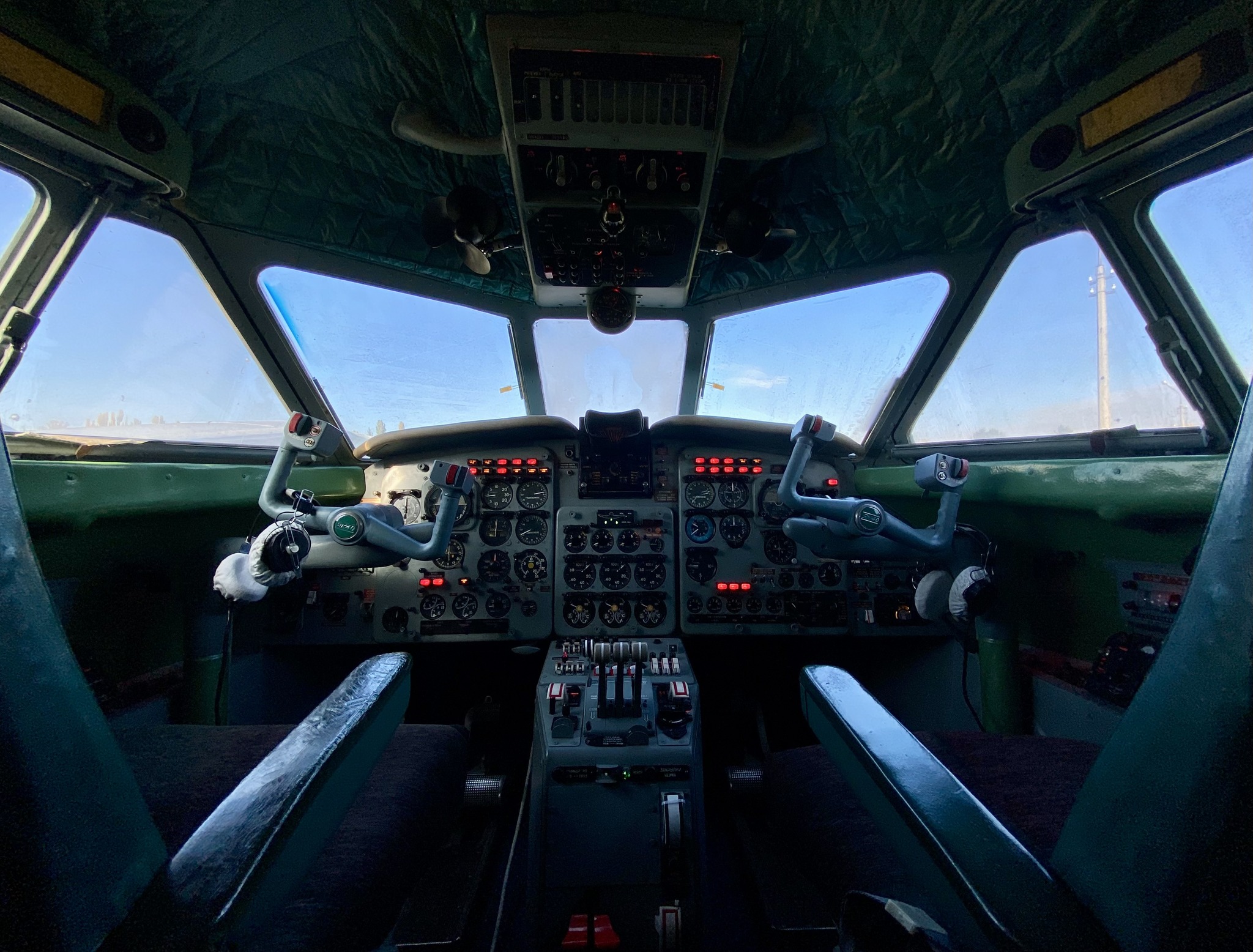 В музеї авіації ім. Антонова реставрують літак Як-40 - фото 9