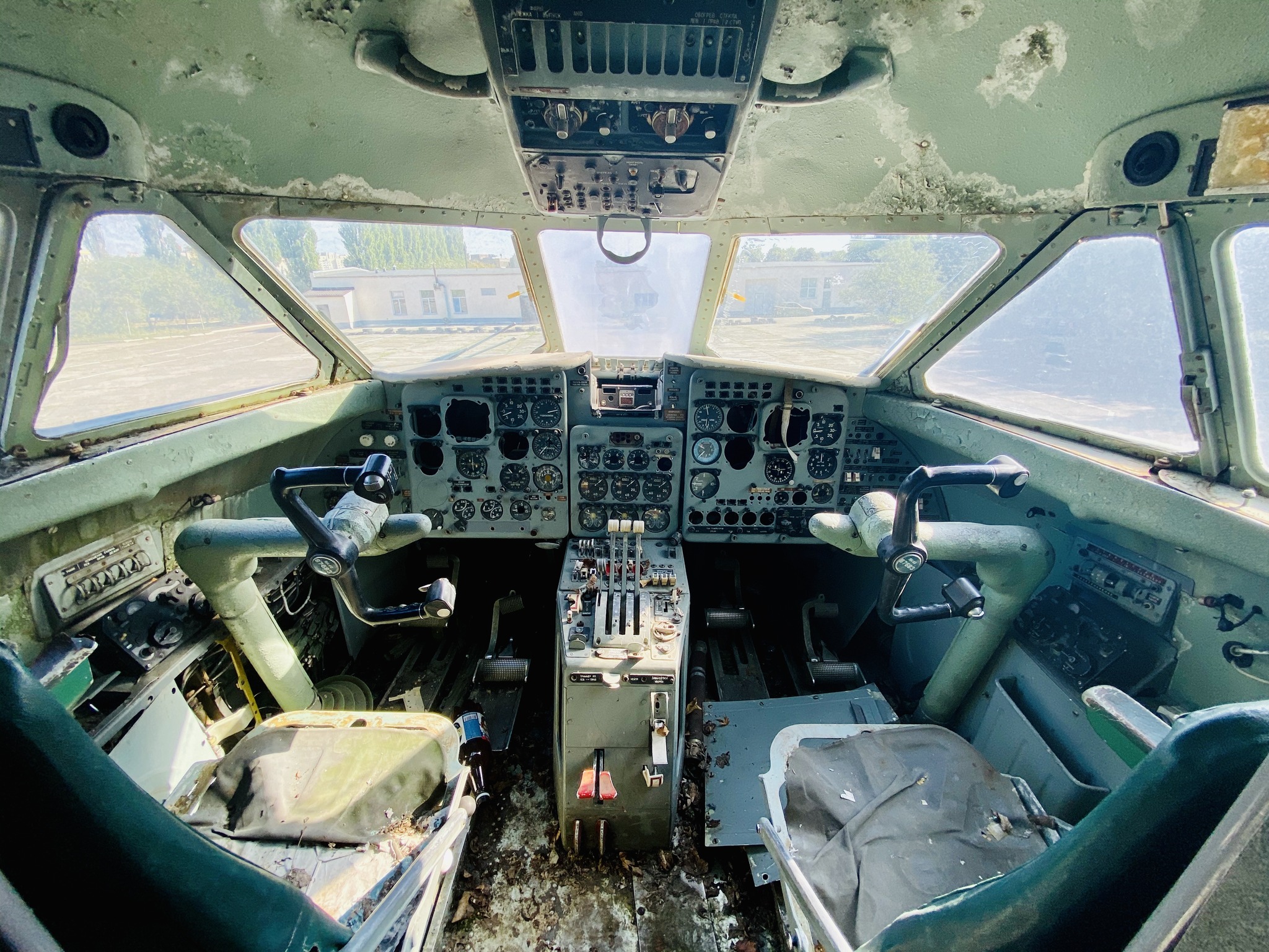 В музеї авіації ім. Антонова реставрують літак Як-40 - фото 11