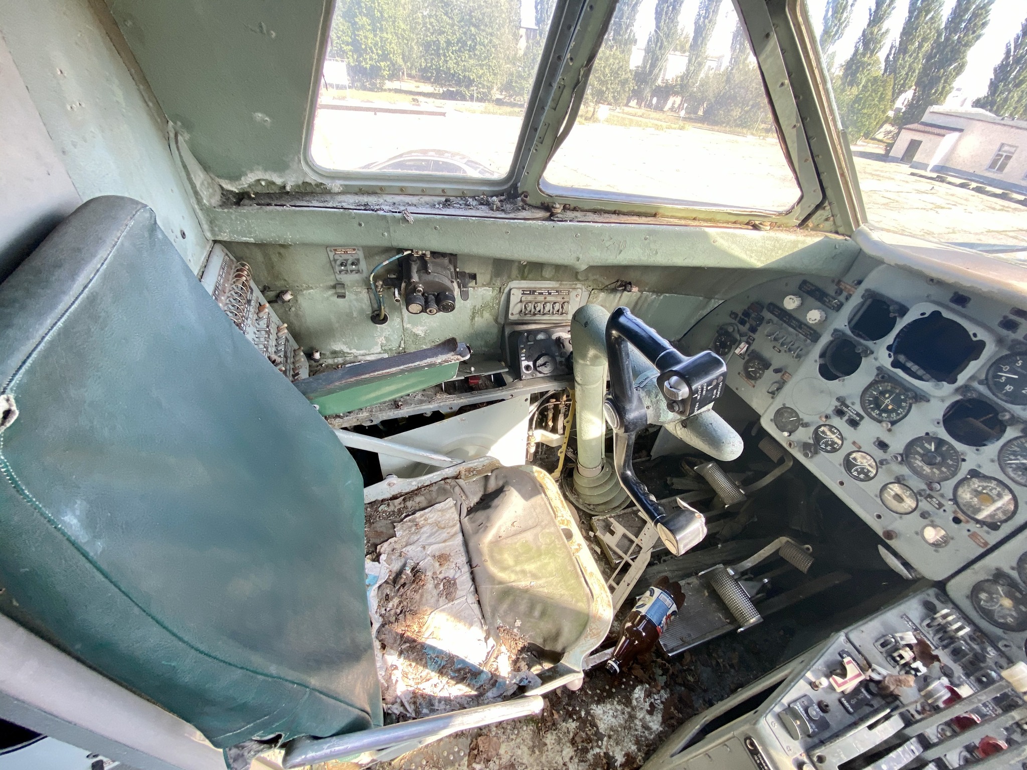 В музеї авіації ім. Антонова реставрують літак Як-40 - фото 12