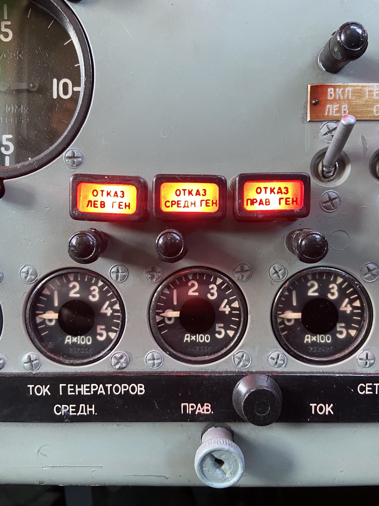 В музеї авіації ім. Антонова реставрують літак Як-40 - фото 3