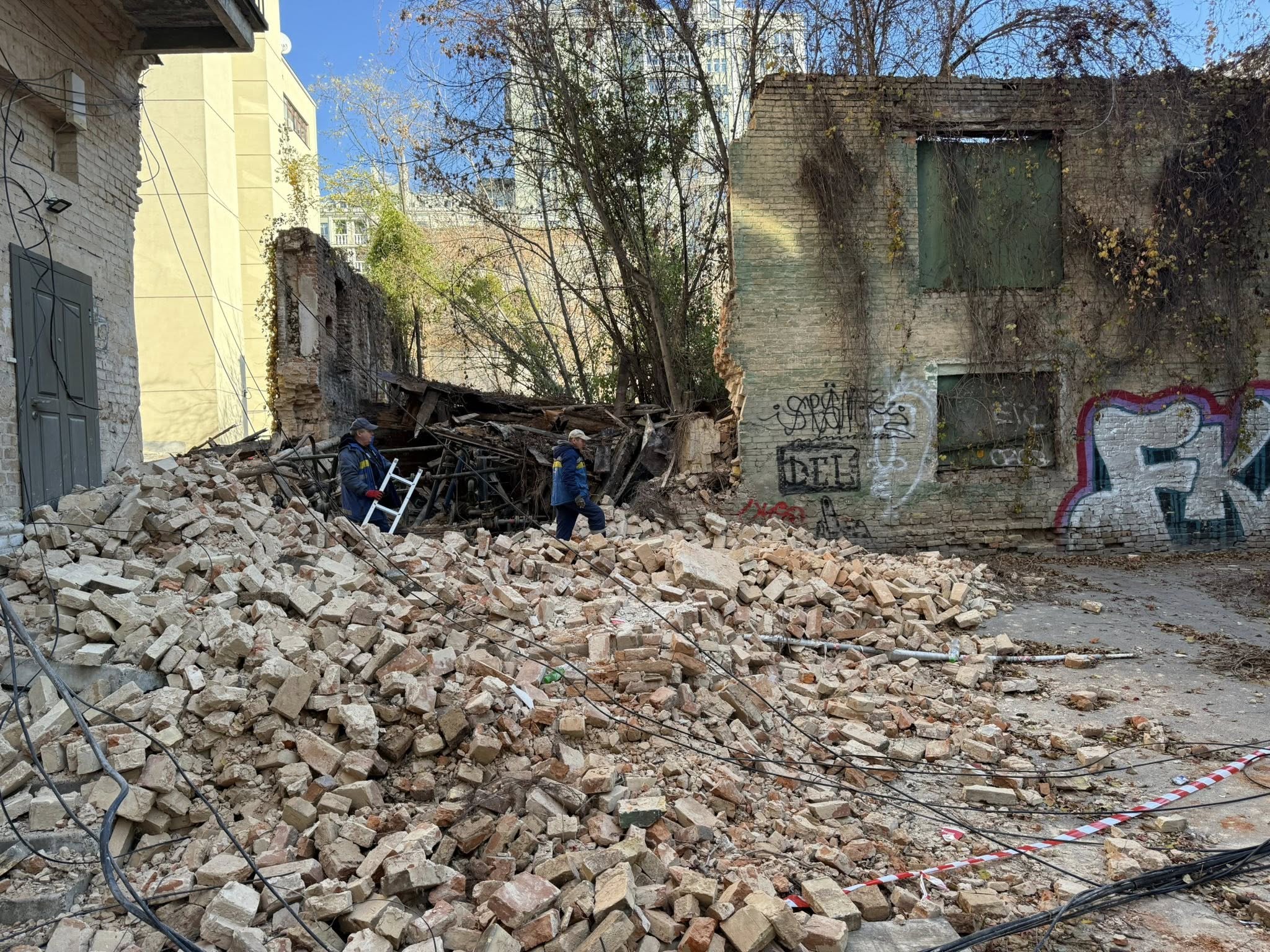 В Києві розбирають історичний флігель у садибі Біляшівських