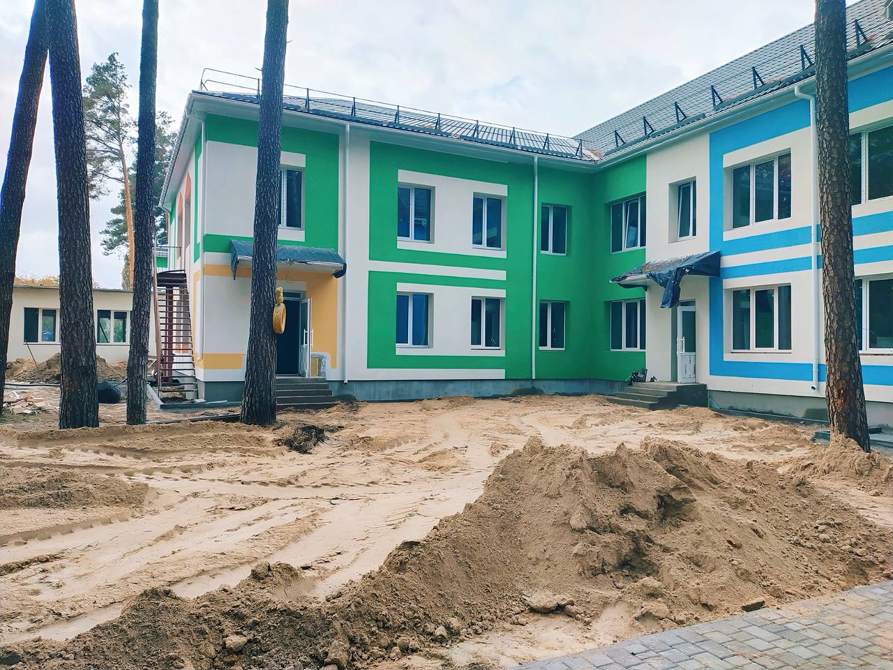 Дитсадок «Лісова казка» на Чернігівщині відбудовують після прильотів снарядів і ракет