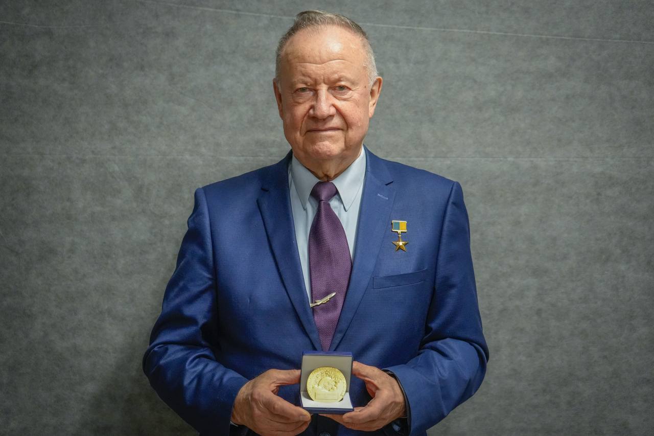 Вперше в історії України: бучанець отримав Золоту авіаційну медаль