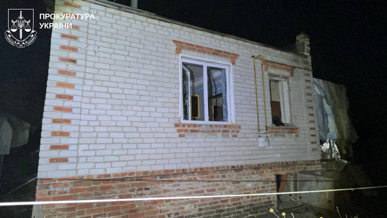 Російські БпЛА вдарили по передмістю Харкова: постраждали 6 людей - фото 3