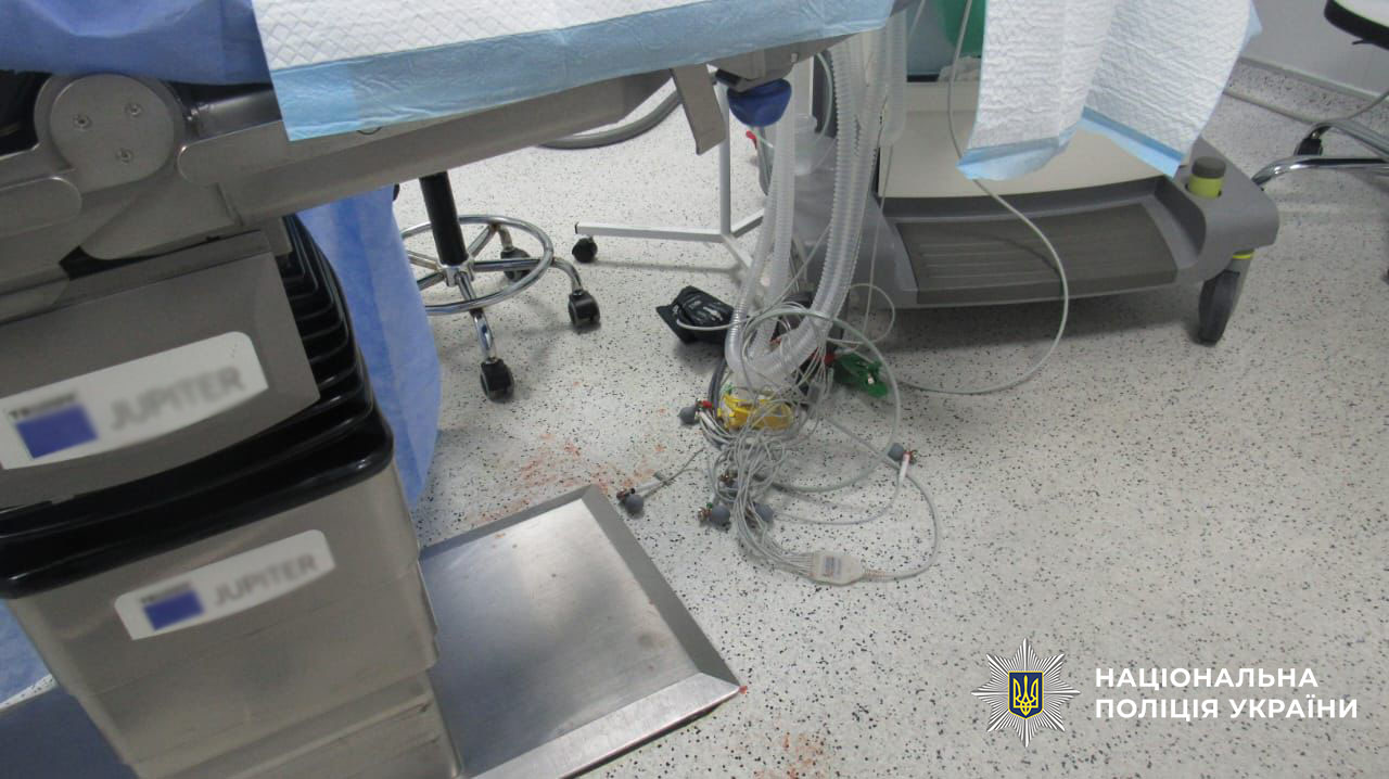 У Києві померла жінка під час пластичної операції зі збільшення сідниць. Лікарю оголосили підозру