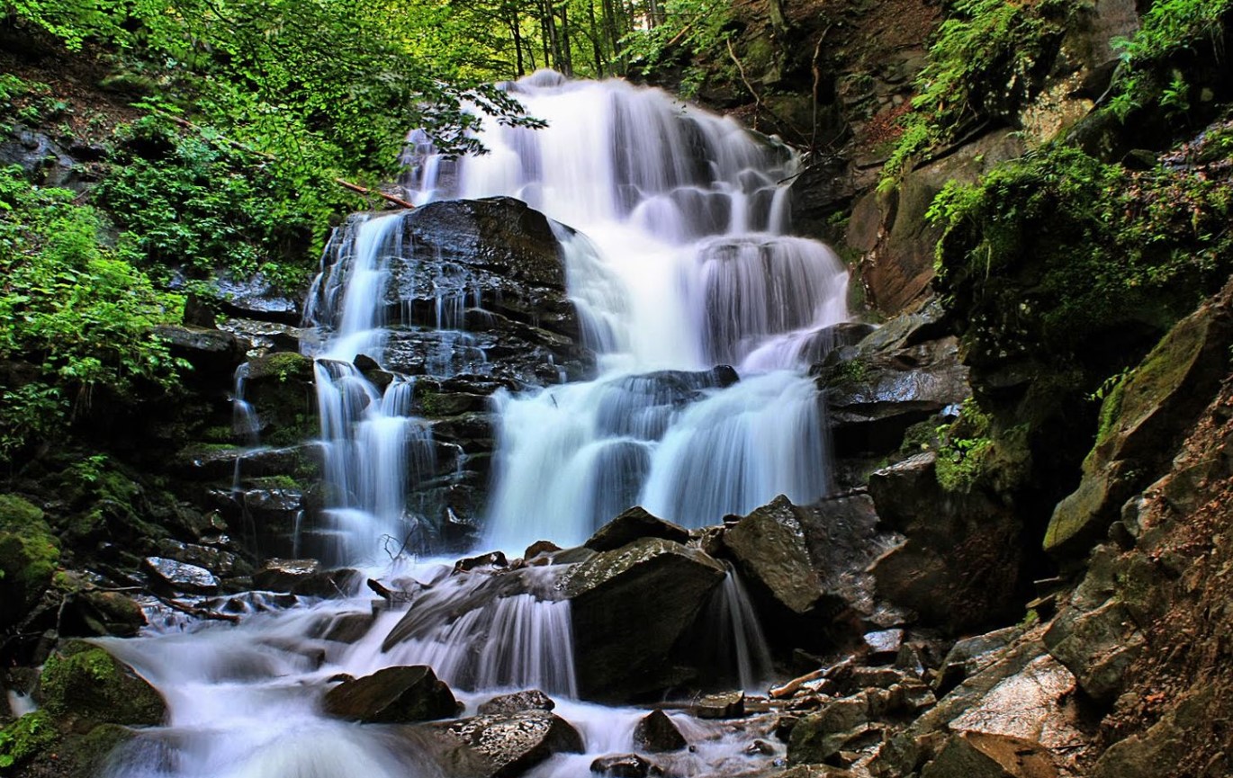 Чому всіх цікавить Синевирська Поляна? Історія та головні локації села біля карпатського озера - фото 4