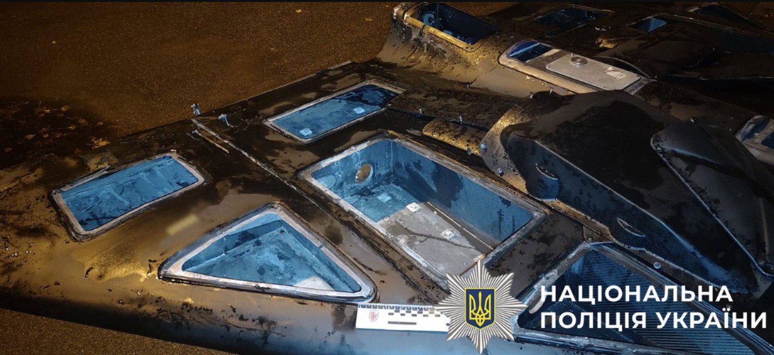 У Києві чоловік возив «Шахед» на даху автівки Lexus