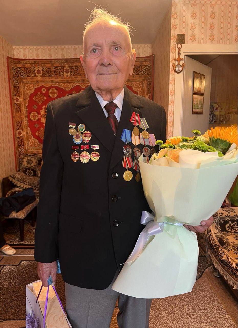 Має 4 онуків, 6 правнуків і праправнучку: черкасець Дмитро Ячменев відзначив сторічний ювілей - фото 2