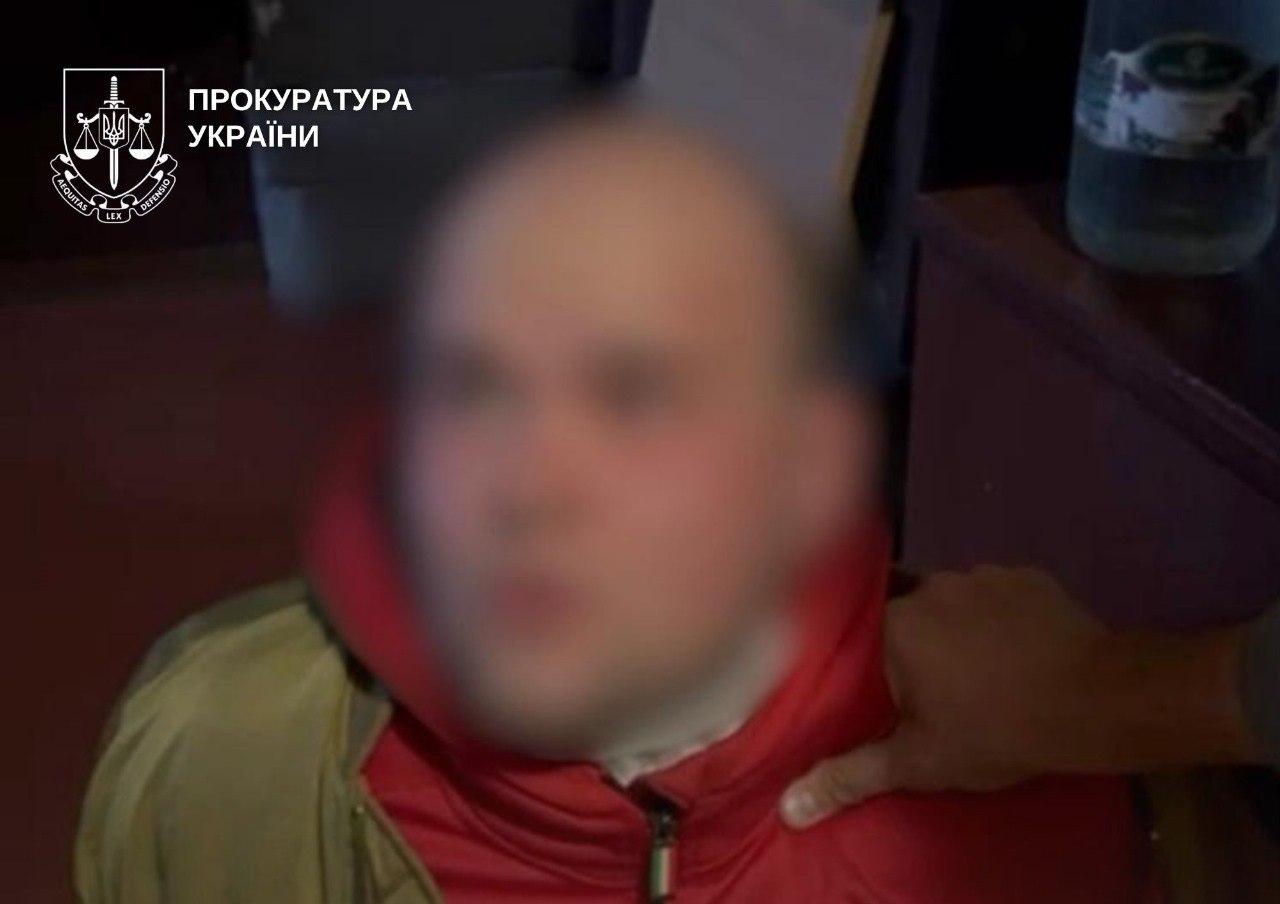 Киянина, який плював жінкам з дітьми в обличчя та тягав за волосся, засудили до 5,6 років в’язниці