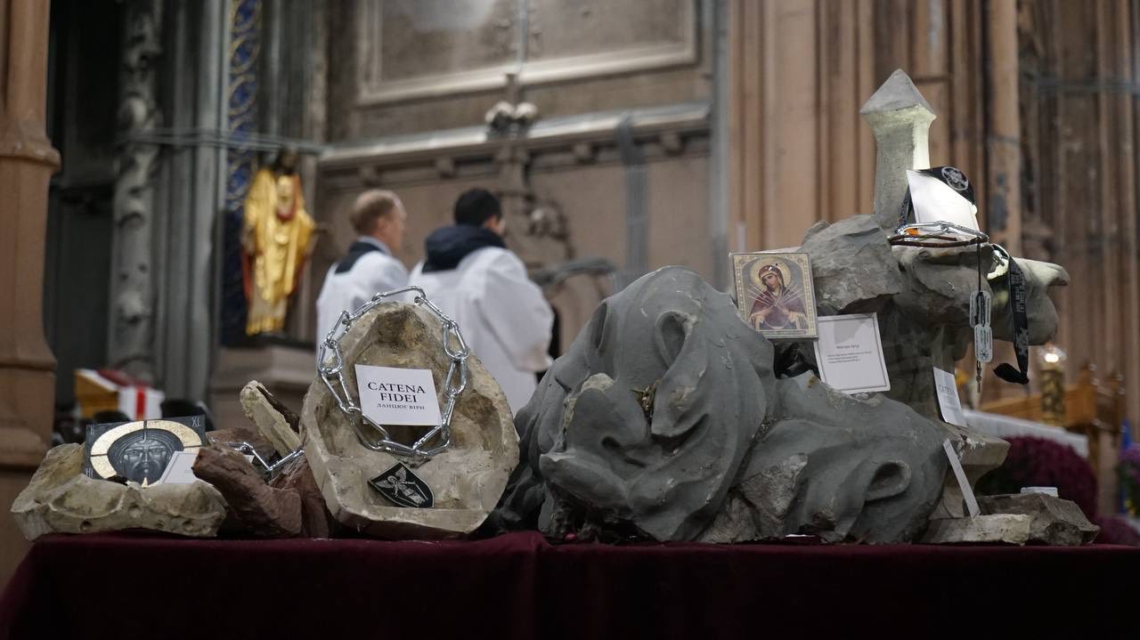 У костелі святого Миколая презентували картину «Молитва»