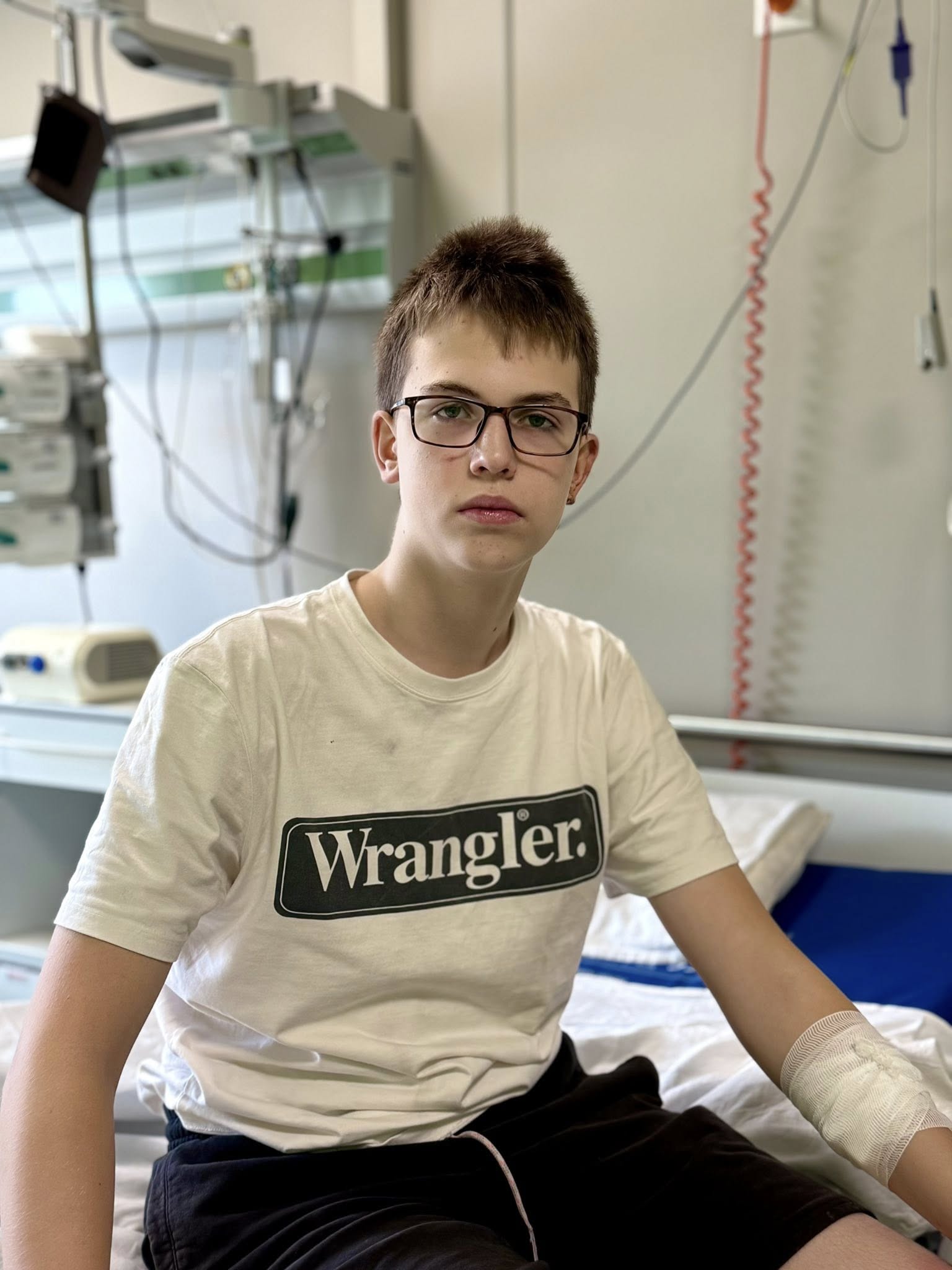 В Охматдиті врятували юнака, який постраждав внаслідок влучання «шахеда» у будинок