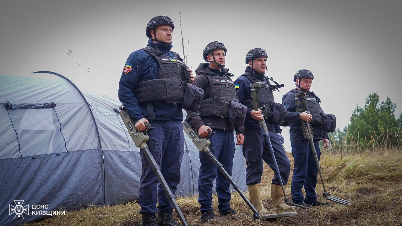 Сапери ДСНС продовжують очищати території Київщини від вибухонебезпечних предметів - фото 2
