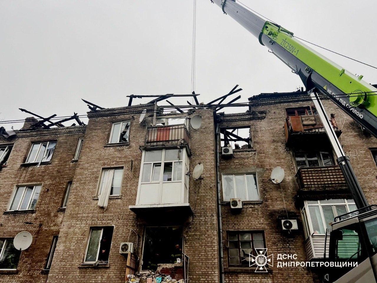 Удар по Кам’янському: під завалами виявили тіло чоловіка - фото 3