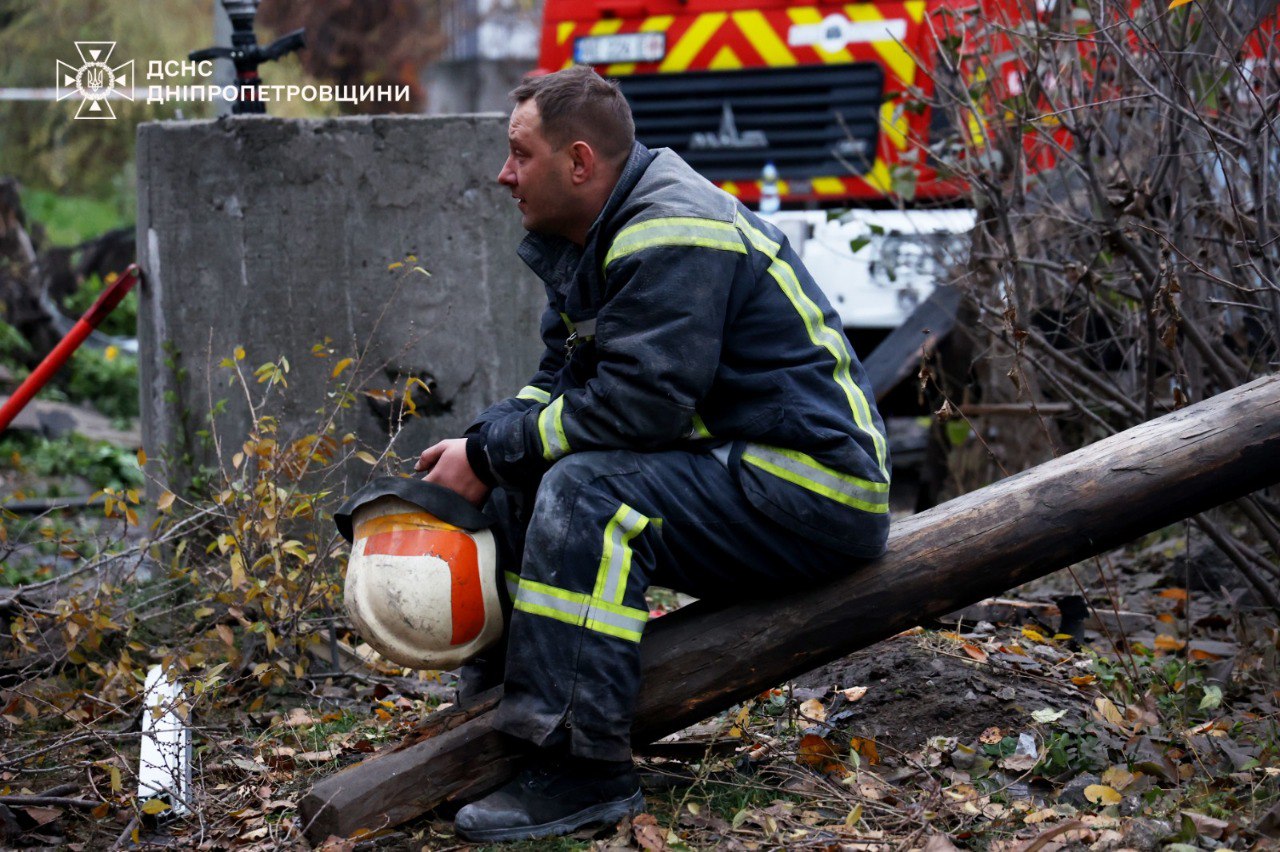 Удар по Кам’янському: під завалами виявили тіло чоловіка - фото 5