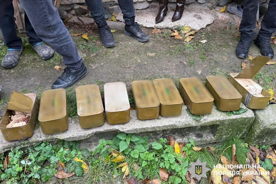 На Вінниччині чоловік зберігав вдома гранатомети й гранати - фото 5