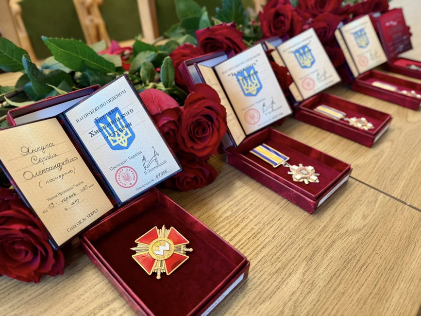 На Вінниччині передали родинам полеглих захисників військові відзнаки - фото 2