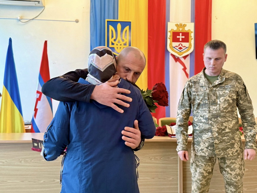 На Вінниччині передали родинам полеглих захисників військові відзнаки - фото 4