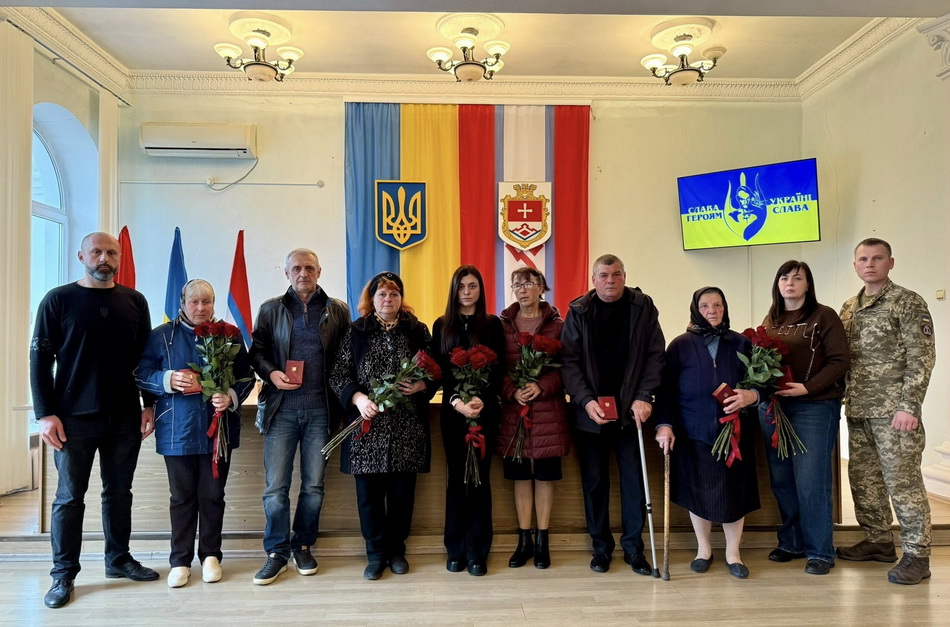 На Вінниччині передали родинам полеглих захисників військові відзнаки - фото 5