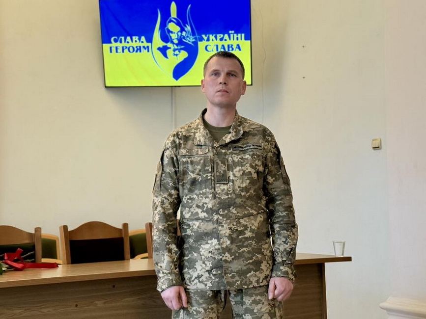 На Вінниччині передали родинам полеглих захисників військові відзнаки - фото 7