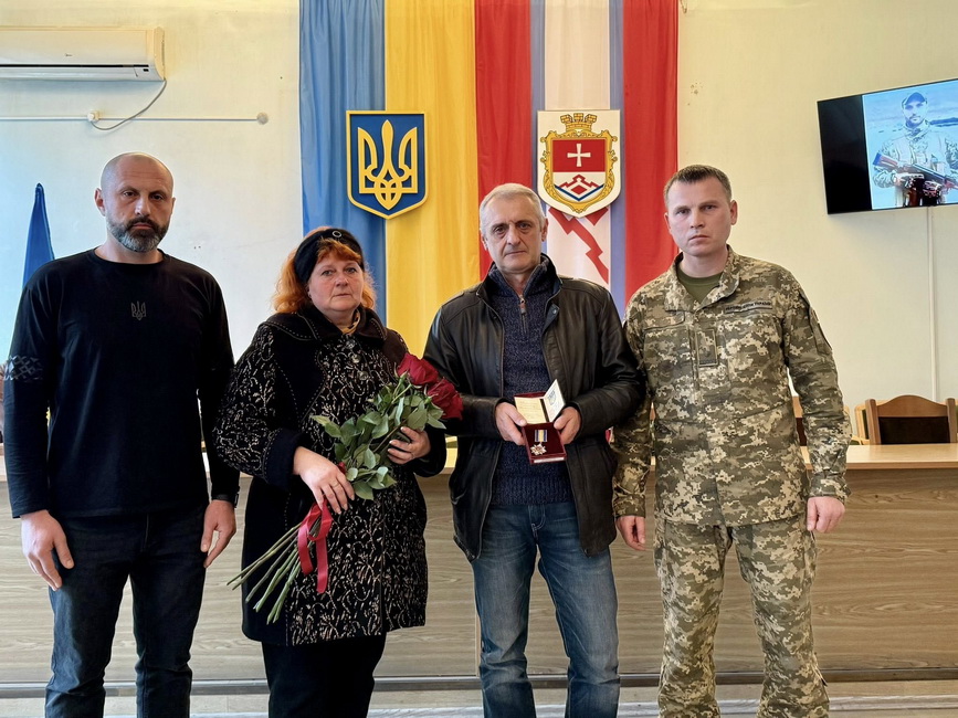 На Вінниччині передали родинам полеглих захисників військові відзнаки - фото 13