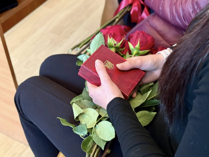 На Вінниччині передали родинам полеглих захисників військові відзнаки - фото 19