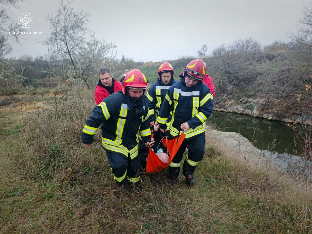 ДСНСники врятували рибалку на Черкащині, якому стало зле через напад епілепсії