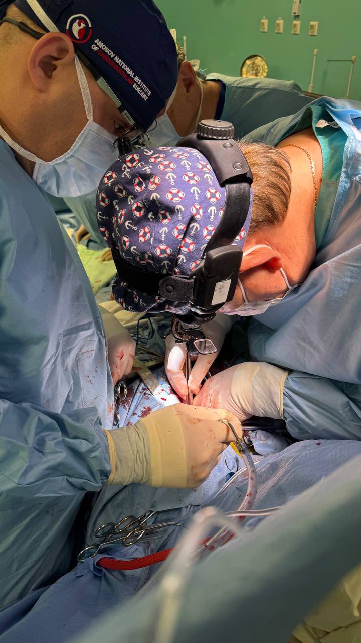 Київські лікарі видалили металевий уламок із серця пораненого захисника