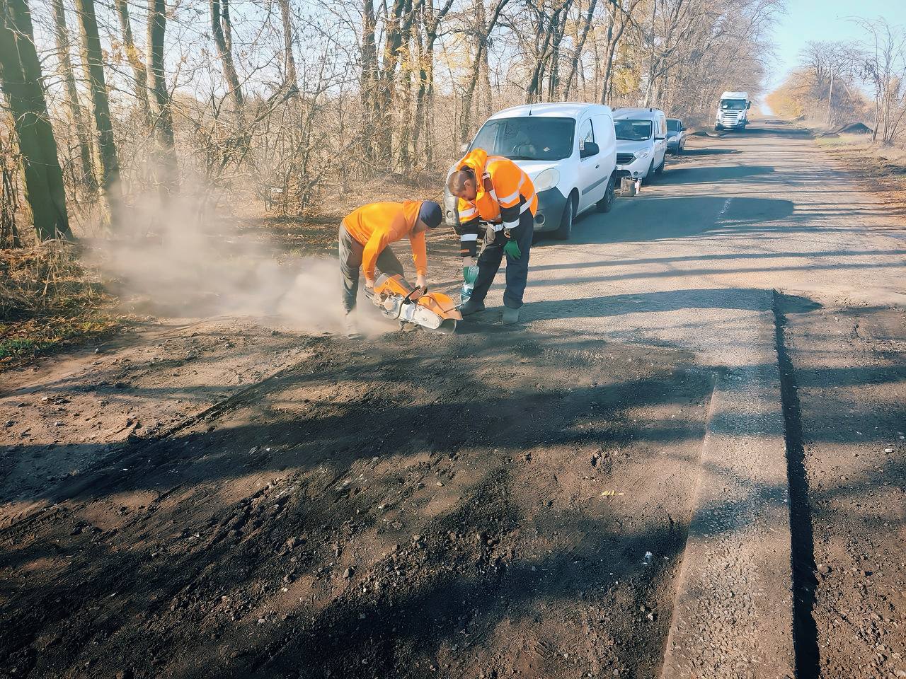 На Дніпропетровщині ремонтують дороги, важливі для військової логістики - фото 2