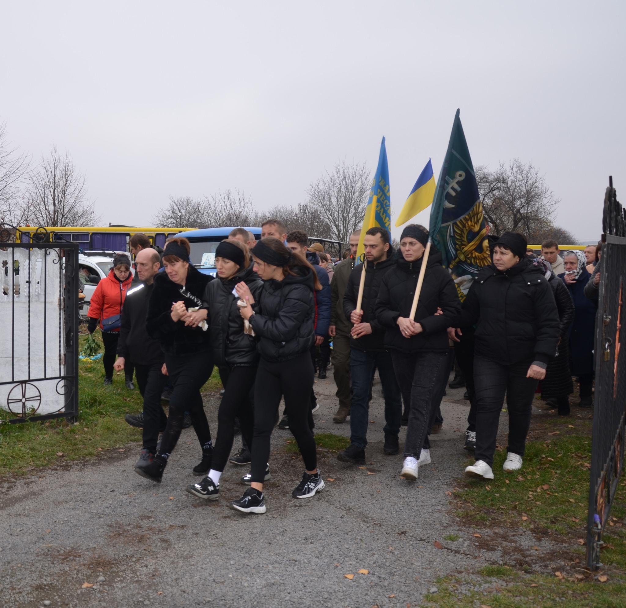 На Вінниччині попрощалися з воїном, який загинув через удар рф по місцю базування військових - фото 4