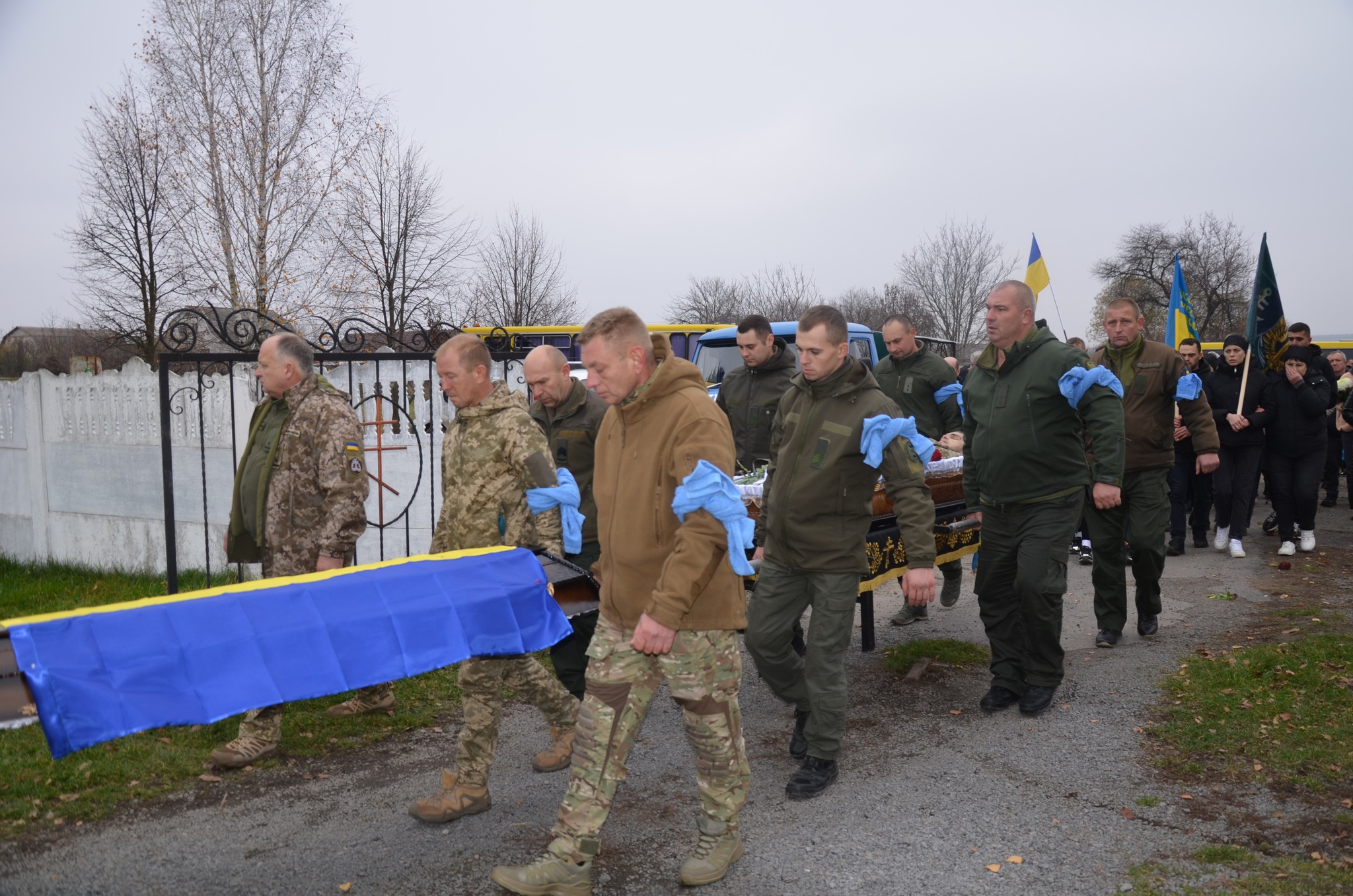 На Вінниччині попрощалися з воїном, який загинув через удар рф по місцю базування військових - фото 3