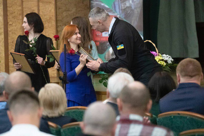 Кличко привітав колектив метрополітену та вручив працівникам відзнаки від столиці - фото 2