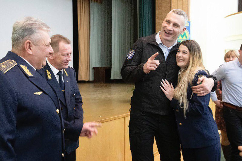 Кличко привітав колектив метрополітену та вручив працівникам відзнаки від столиці - фото 5