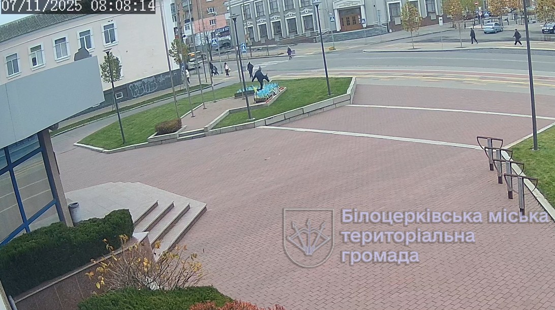 В Білій Церкві молодик пройшовся по прапорцях, встановлених в пам'ять про загиблих військових