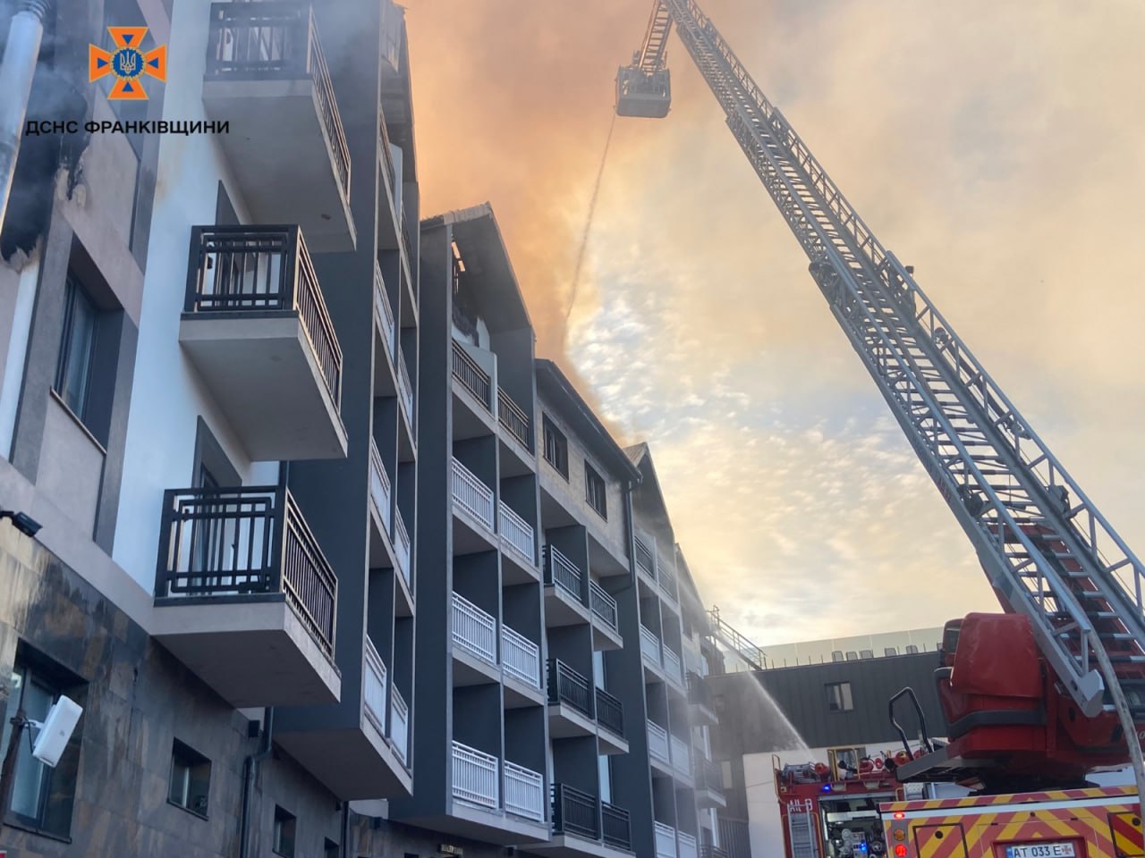 Горить готель у Буковелі - фото 2