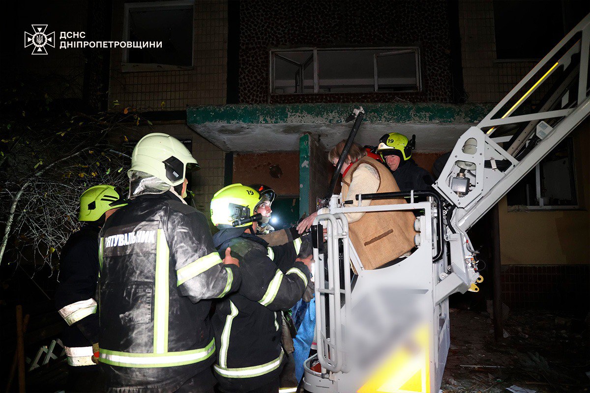 Дрон прилетів у дев’ятиповерхівку у Дніпрі