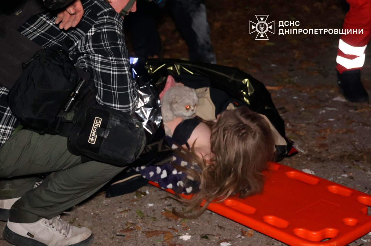 Дрон прилетів у дев’ятиповерхівку у Дніпрі - фото 2