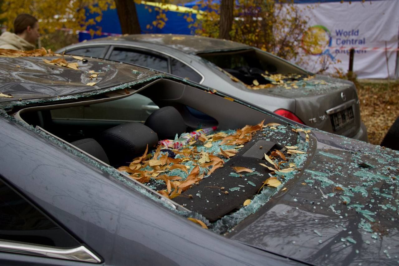 У Дніпрі рятувальники знайшли під завалами тіло другої жертви нічного обстрілу