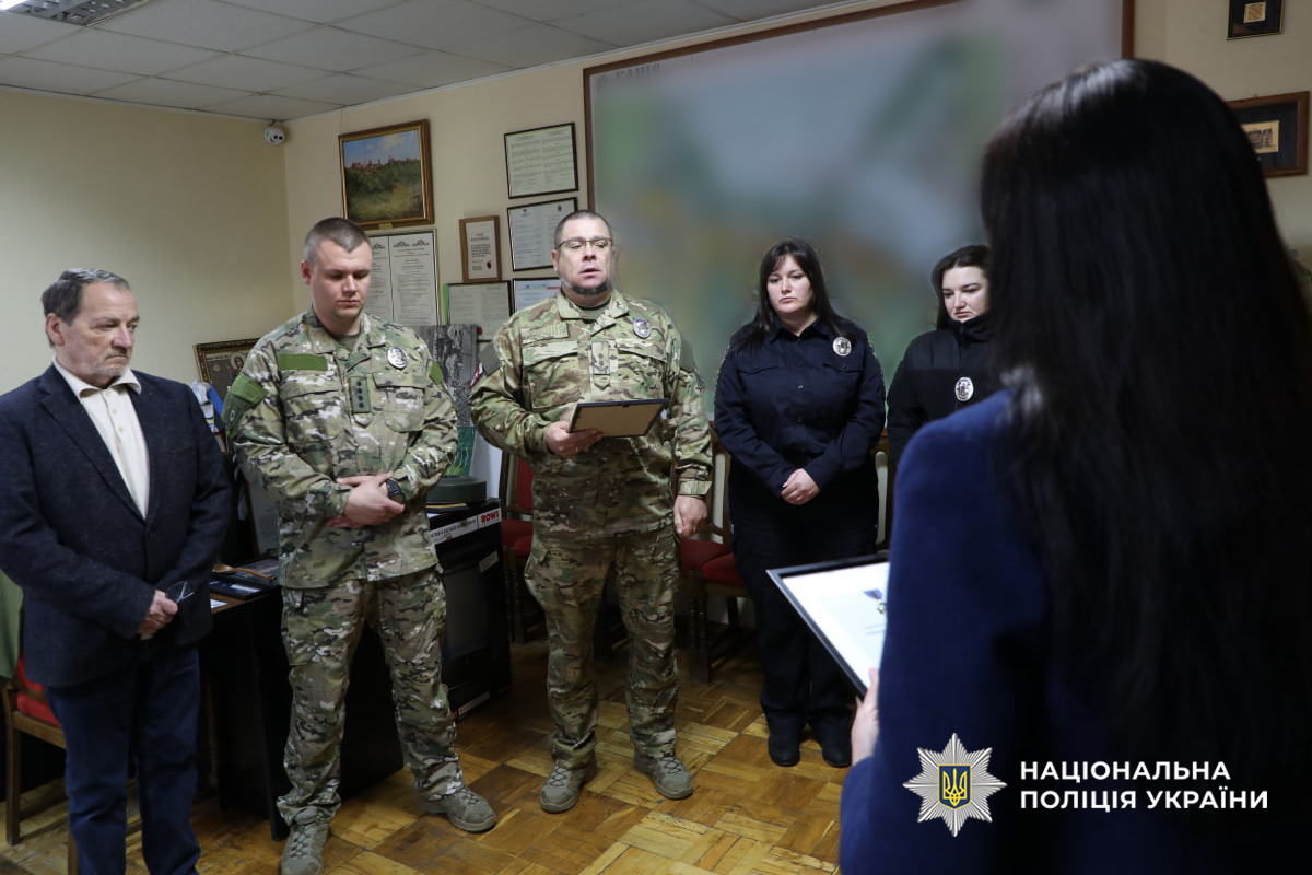 На Черкащині дружині загиблого поліцейського вручили відзнаку Головнокомандувача та орден