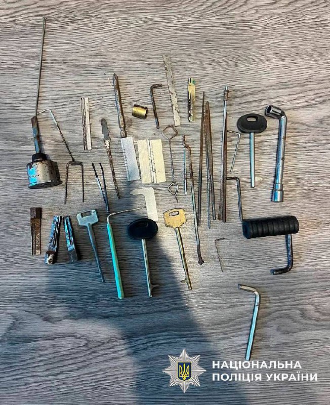 Двоє киян обікрали квартиру на 8 тисяч доларів і 60 тисяч гривень - фото 2