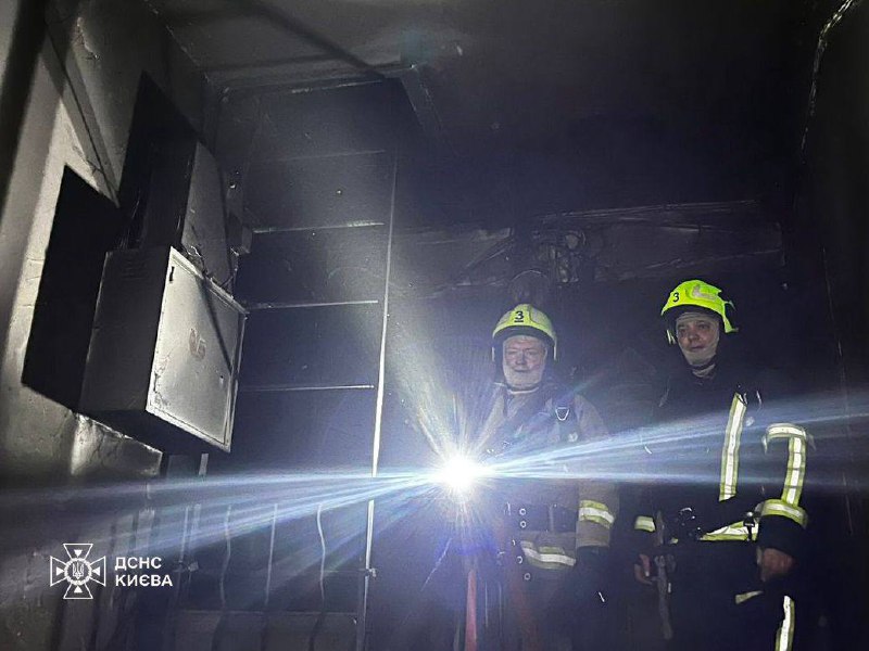 У Києві під час пожежі врятували двох людей