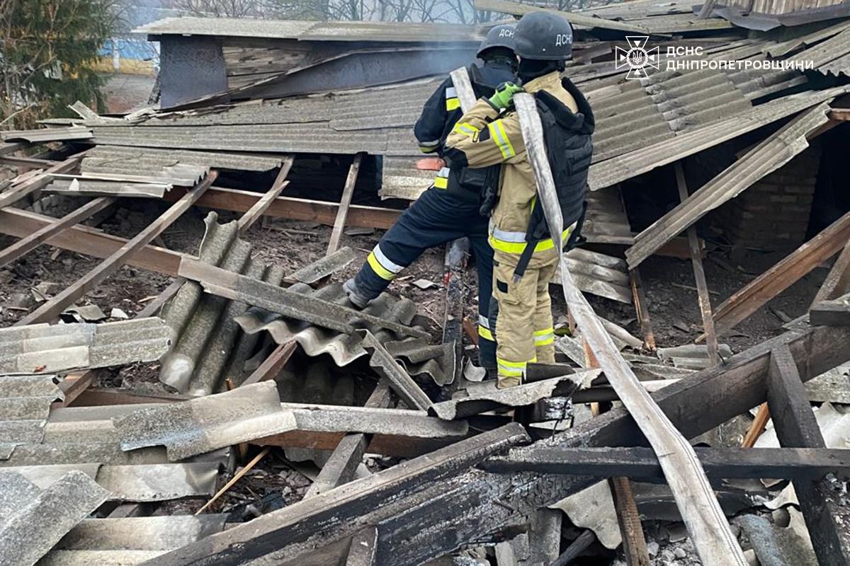 На Дніпропетровщині внаслідок обстрілу горіла церква і банк - фото 4