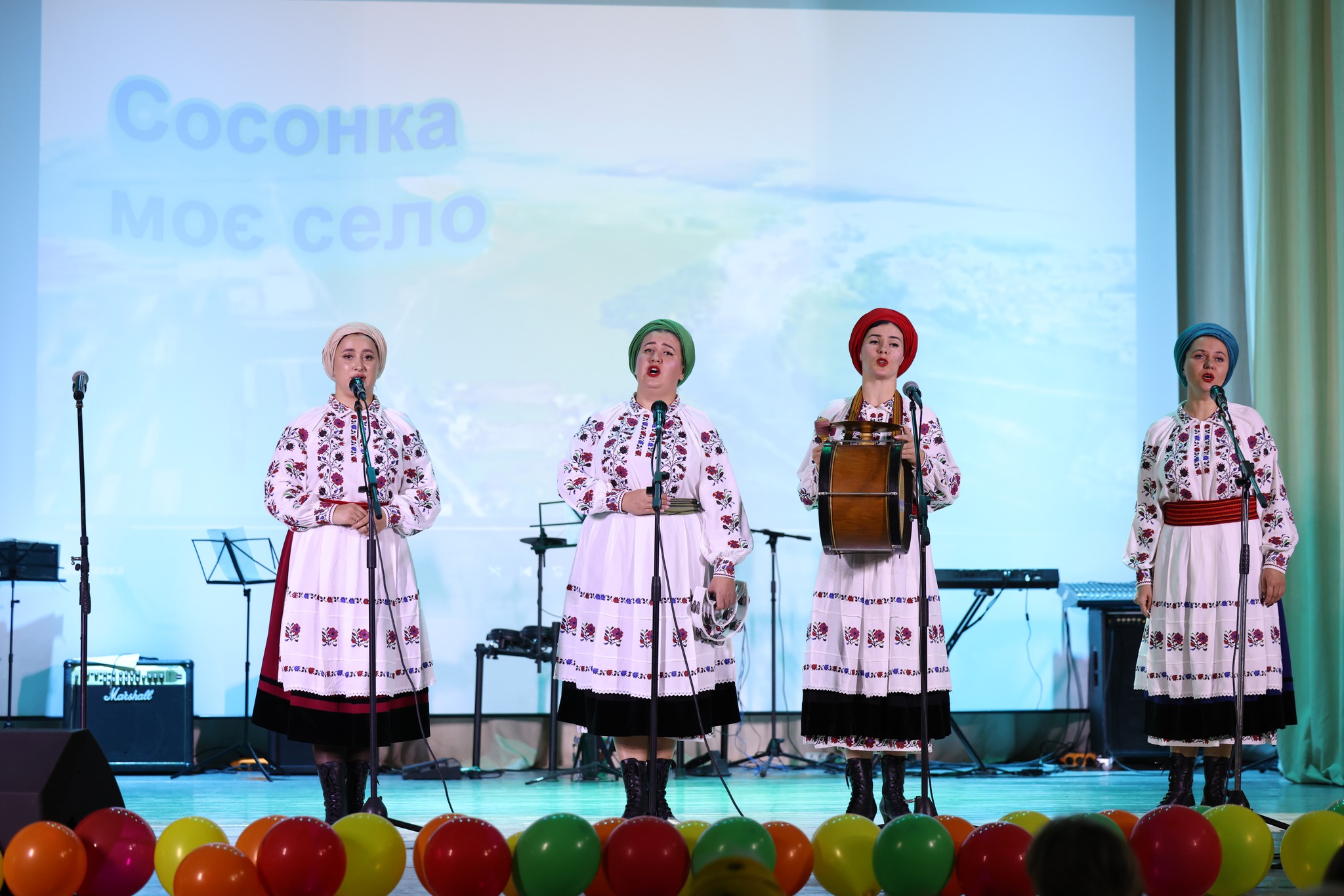 Понад 100 тис грн для ЗСУ зібрали на благодійному ярмаркові в селі на Вінниччині - фото 6