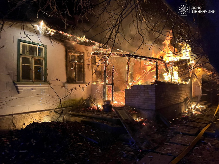 У Калинівці запалена свічка спричинила пожежу в квартирі - фото 2