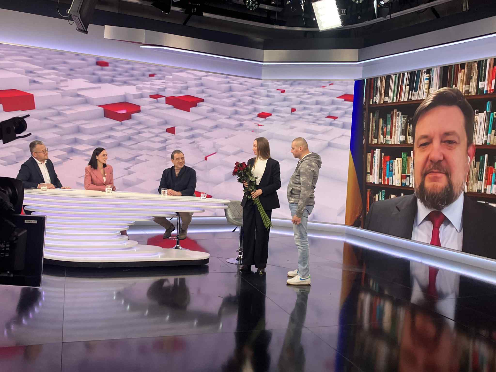 У Києві дівчина зустрілася з чоловіком, який живе з серцем її батька - фото 2