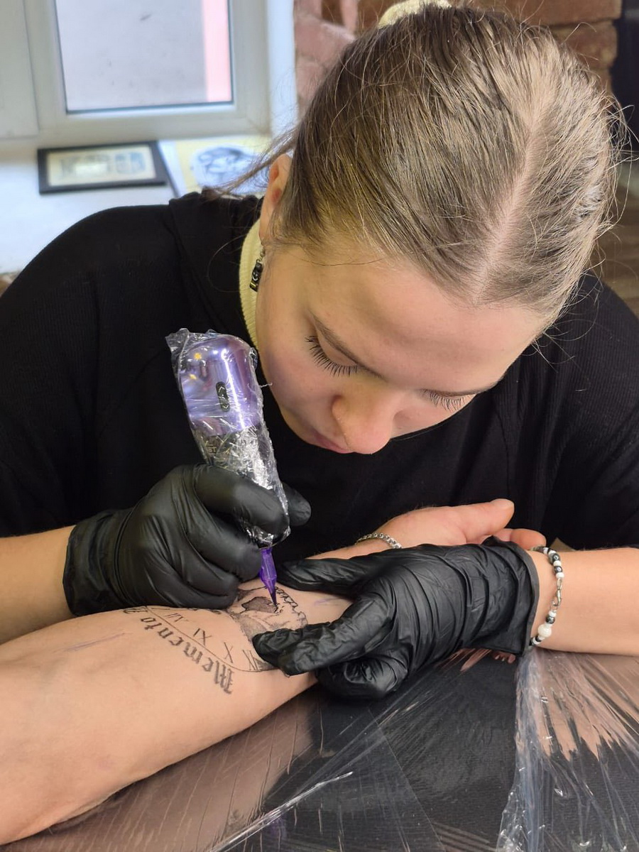 Ветерани, які у Вінниці на реабілітації, відвідали тату-салон - фото 3