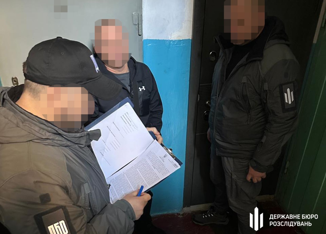 Поліцейський за хабарі допомагав отримувати водійські права