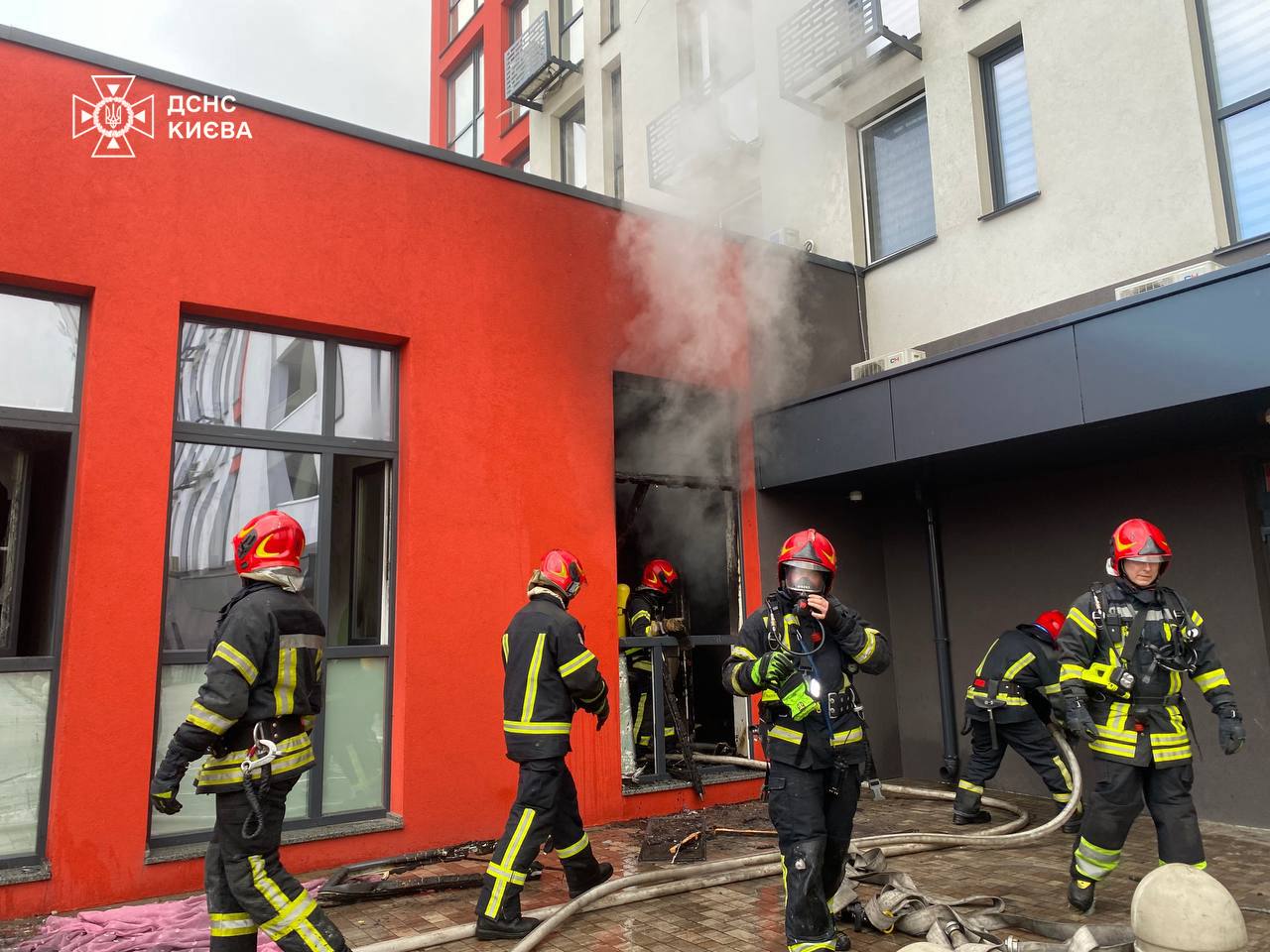 У Києві рятувальники ліквідували пожежу в дитячому садочку