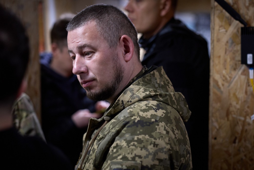 Зеленський зустрівся з воїнами 65-ї ОМБр, які захищають Україну на Оріхівському напрямку - фото 5